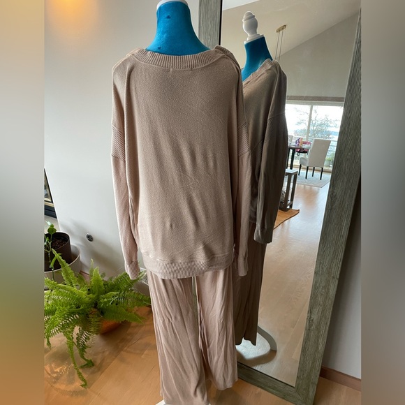 Lulus lounge set - Picture 4 of 4